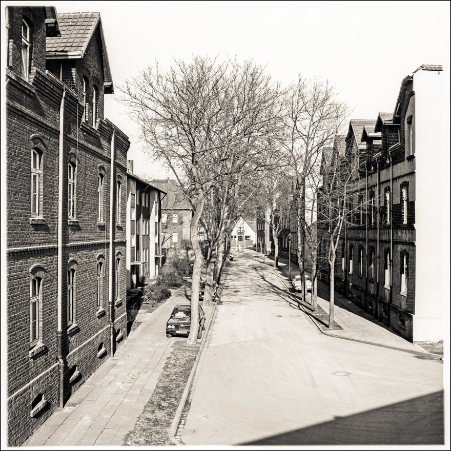 Emscherhäuser an der A 42, Duisburg 1982 - © 2019 k.enderlein FOTOGRAFIE